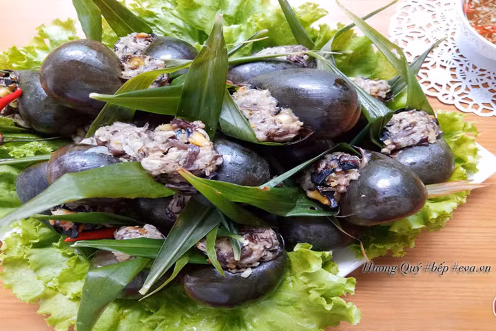 Ngày đông đừng bỏ qua món ốc nhồi thịt hấp lá gừng giòn thơm này!