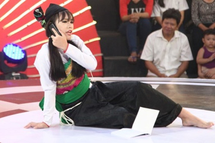 Trấn Thành sửng sốt vì bị cô gái dân tộc xinh đẹp "ép cưới"