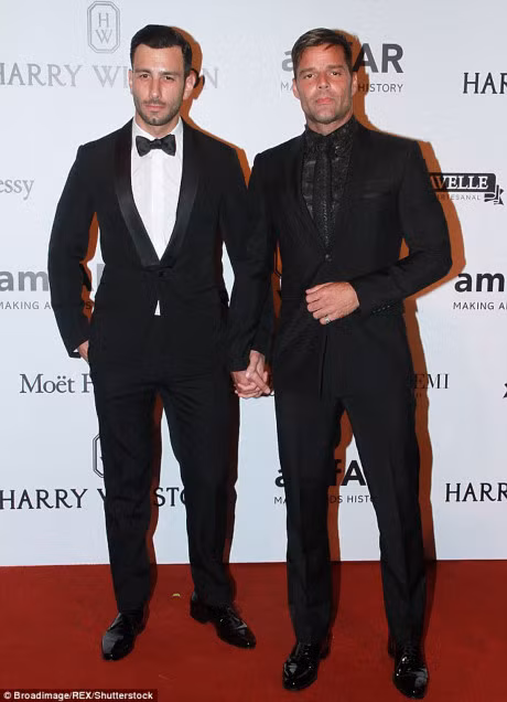 Ricky Martin ke ve khoanh khac dang yeu khi cau hon chang hoa si dien trai - Anh 3