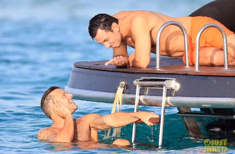 Ricky Martin ke ve khoanh khac dang yeu khi cau hon chang hoa si dien trai - Anh 5