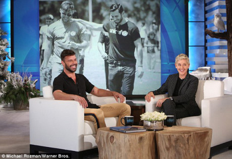 Ricky Martin kể về khoảnh khắc đáng yêu khi cầu hôn chàng họa sĩ điển trai - Ảnh 1 Ricky Martin ke ve khoanh khac dang yeu khi cau hon chang hoa si dien trai - Anh 1