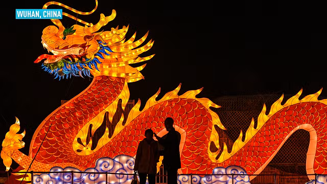 Khoảnh khắc tiễn năm cũ đón năm mới tại châu Á ảnh 2