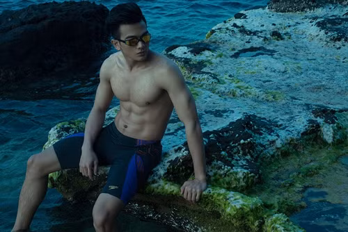 Lê Xuân Tiền khoe cơ bụng 6 múi đẹp ngây ngất