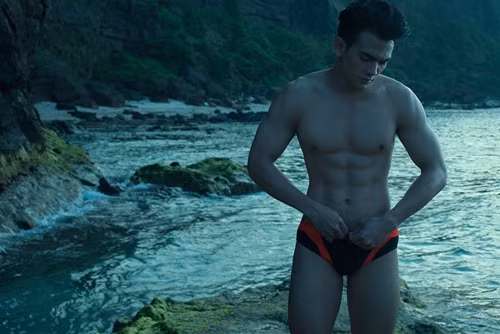 le xuan tien khoe co bung 6 mui dep ngay ngat - 5