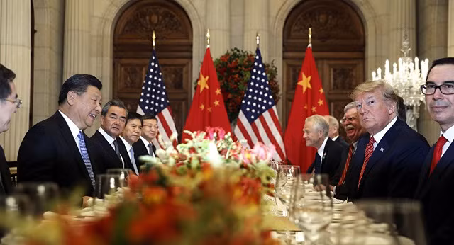 TT Mỹ Donald Trump (thứ 2 bên phải) và Chủ tịch Trung Quốc Tập Cận Bình (thứ 2 bên trái) trong cuộc đàm phán bên lề thượng đỉnh G20 ở Buenos Aires, Argentina.