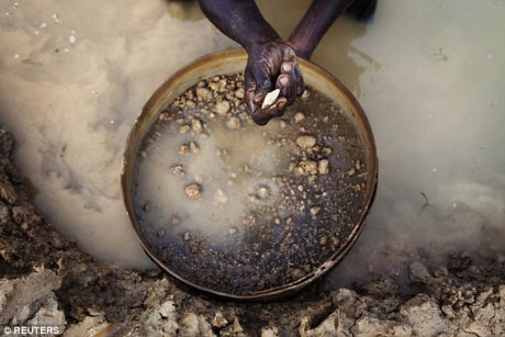 Bất ngờ tìm ra viên kim cương 1,4 nghìn tỉ ở Sierra Leone - Ảnh 2 Bat ngo tim ra vien kim cuong 1,4 nghin ti o Sierra Leone - Anh 2