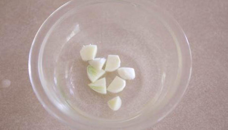 Ngâm vài múi tỏi vào 1 lít nước, bạn sẽ tiếc Ngam vai mui toi vao 1 lit nuoc, ban se tiec