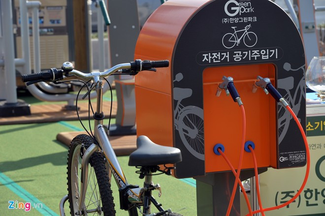 Xe đạp công cộng đặt dọc đường. Khi cần, khách trả tiền bằng hệ thống tự động để dùng trong một thời gian nhất định. Con đường VIP ở thủ đô Seoul