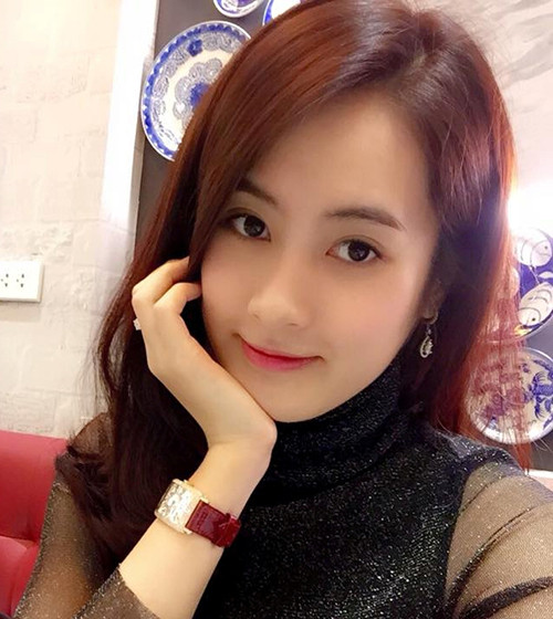 Nữ sinh trường Báo xinh đẹp khiến bao chàng trai mê đắm