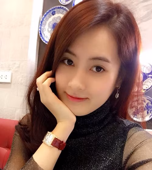Nữ sinh trường Báo xinh đẹp khiến bao chàng trai mê đắm