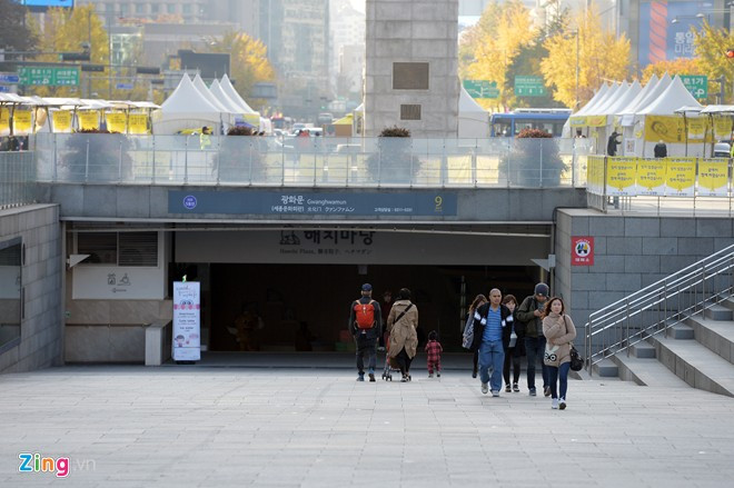 Hầm đi bộ dưới trung tâm quảng trường. Con đường VIP ở thủ đô Seoul