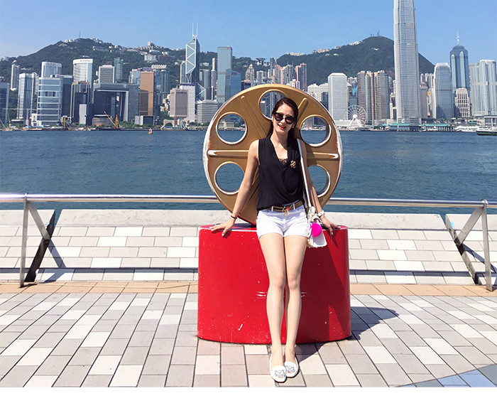 Nữ sinh xinh đẹp này mơ ước trở thành một phóng viên năng động và nếu có thể sẽ thử sức cả trong lĩnh vực kinh doanh . Lương Thị Phương Thanh