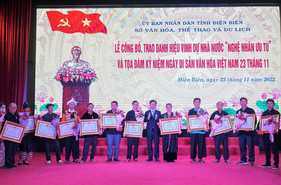 Cùng với 13 cá nhân được trao tặng đợt này, Điện Biên đã có 41 Nghệ nhân ưu tú.
