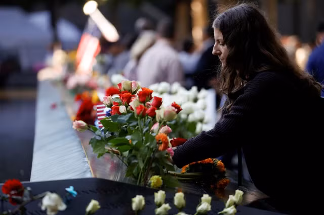 Ảnh: Nước Mỹ tưởng niệm các nạn nhân vụ khủng bố 11/9 ảnh 1