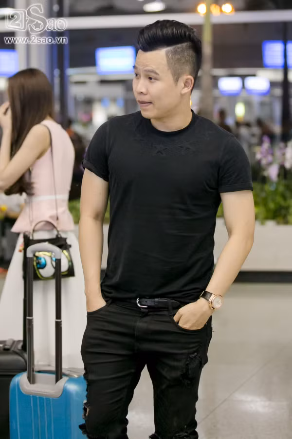 Ngọc Trinh ăn vội trong quán ốc trước khi nhận giải “Nữ hoàng Bikini Châu Á“ ảnh 9