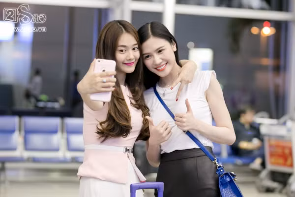 Ngọc Trinh ăn vội trong quán ốc trước khi nhận giải “Nữ hoàng Bikini Châu Á“ ảnh 7