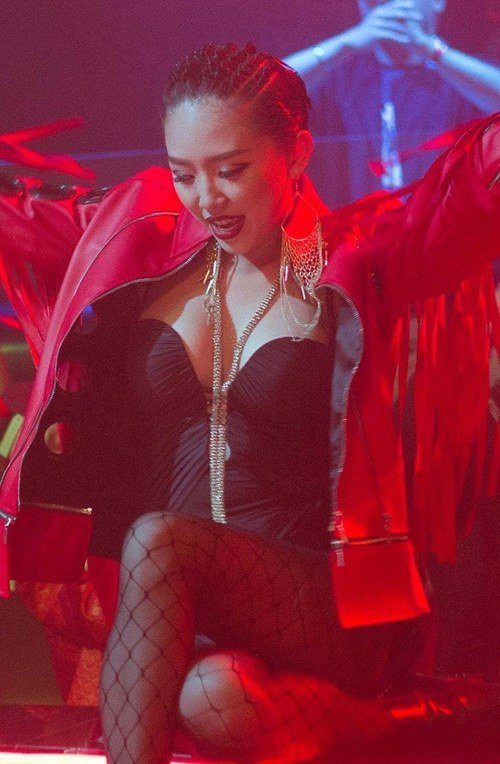 Một năm thay đổi kiểu tóc chóng mặt của Tóc Tiên hình ảnh 16 mot nam thay doi kieu toc chong mat cua toc tien hinh anh 16