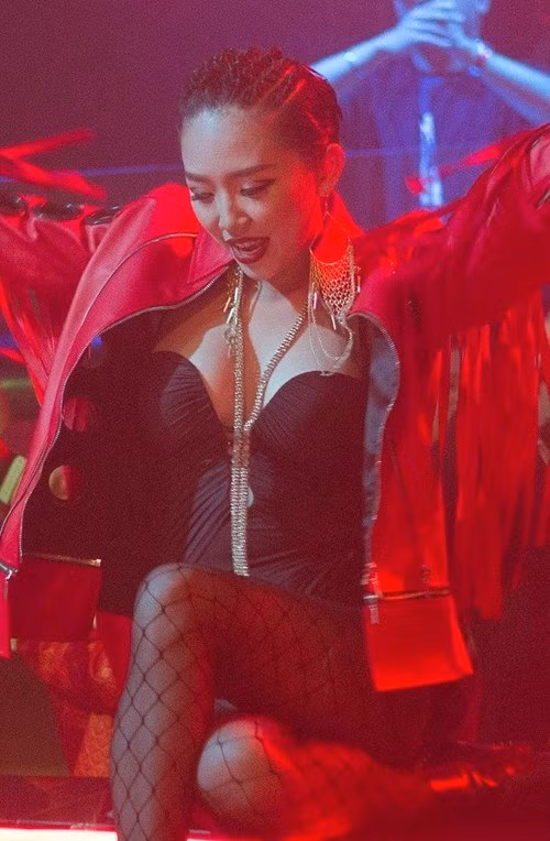 mot nam thay doi kieu toc chong mat cua toc tien hinh anh 16