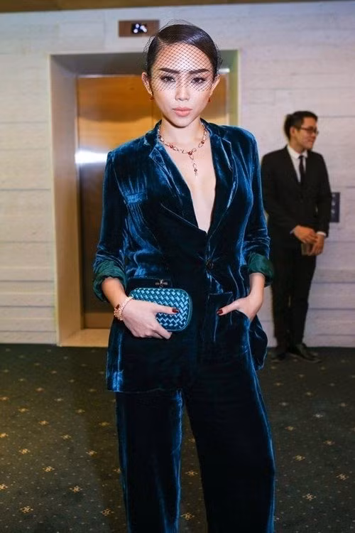 mot nam thay doi kieu toc chong mat cua toc tien hinh anh 14