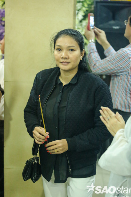 Đông đảo nghệ sĩ Việt cùng dòng người đến viếng NSƯT Út Bạch Lan - Ảnh 17 Dong dao nghe si Viet cung dong nguoi den vieng NSUT Ut Bach Lan - Anh 17