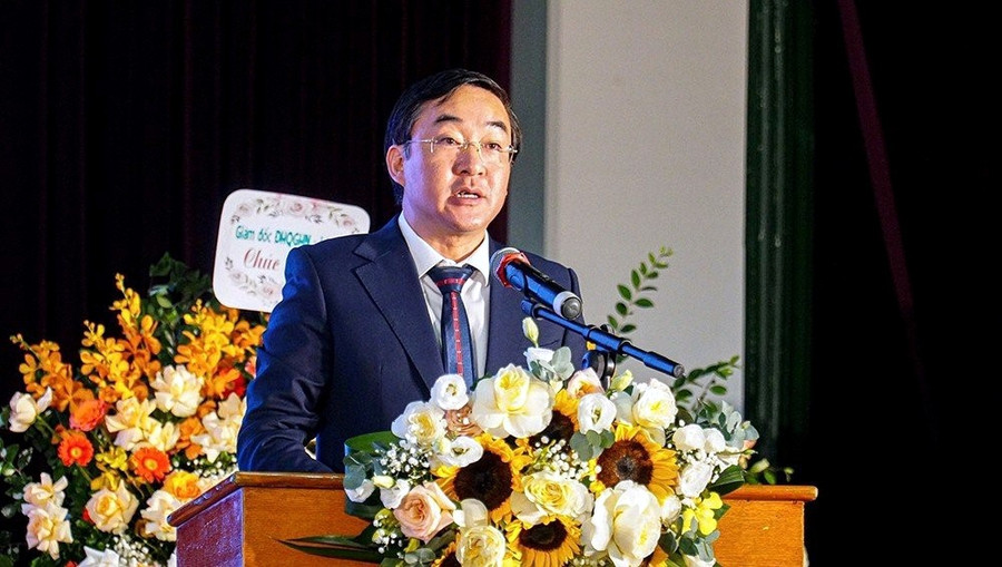 T.S Nguyễn Xuân Long – Tân Hiệu trưởng nhà trường ghi nhận sự tín nhiệm và ủng hộ của cán bộ, giảng viên, học sinh sinh viên trong suốt thời gian qua. T.S Nguyễn Xuân Long – Tân Hiệu trưởng nhà trường ghi nhận sự tín nhiệm và ủng hộ của cán bộ, giảng viên, học sinh sinh viên trong suốt thời gian qua.