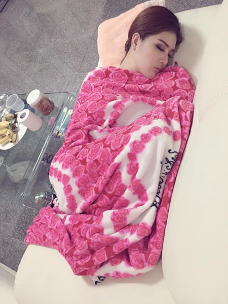 Hot girl Lilly Luta ngủ vẫn rất xinh đẹp Hot girl Lilly Luta ngu van rat xinh dep