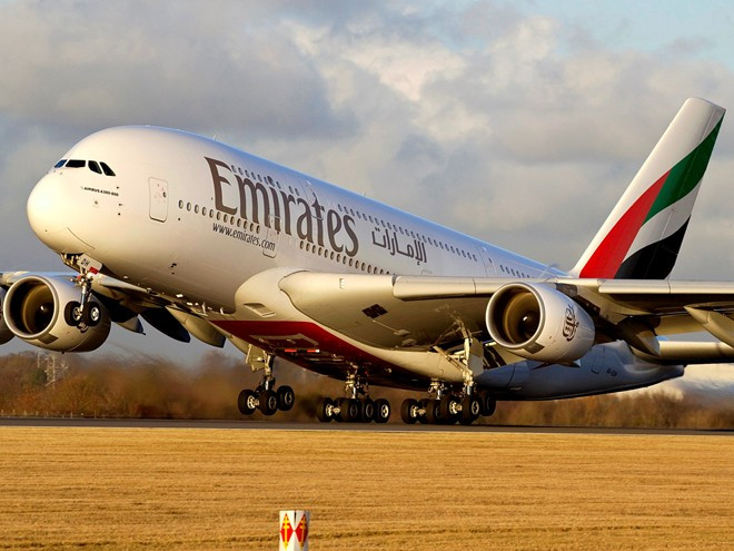 Sự lớn mạnh cả về số lượng và dịch vụ giúp Emirates, một trong những hãng hàng không trẻ nhất, được chấm 7 sao cả về chất lượng dịch vụ và độ an toàn. Sự lớn mạnh cả về số lượng và dịch vụ giúp Emirates, một trong những hãng hàng không trẻ nhất, được chấm 7 sao cả về chất lượng dịch vụ và độ an toàn.