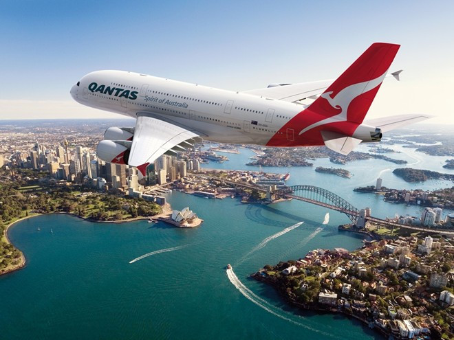 Không để xảy ra sự cố chết người trong suốt hơn 60 năm hoạt động, Qantas Airways vẫn dẫn đầu danh sách các hãng hàng không an toàn nhất. Đánh giá của AirlineRatings.com dựa vào quá trình hoạt động, tai nạn và chất lượng dịch vụ trong suốt thời gian hoạt động của một hãng hàng không. 10 hãng hàng không an toàn nhất thế giới