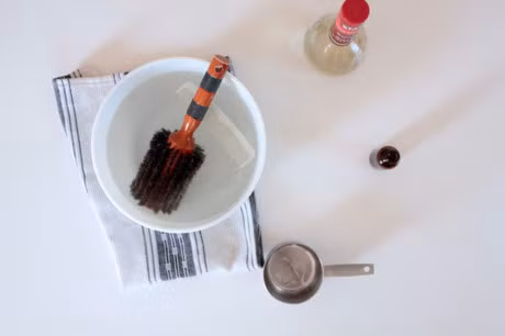 7 meo lam sach nha va do dung bang tinh dau ban nhat dinh phai biet - Anh 5