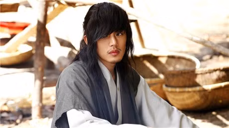 Kham suc khoe nhap ngu, Yoo Ah In chan doan co khoi u trong xuong - Anh 2