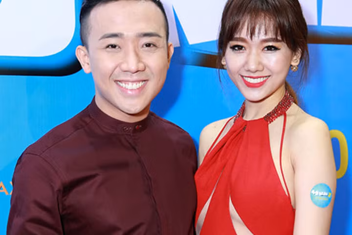 Trấn Thành lịch lãm tới chúc mừng bà xã Hari Won ra mắt "49 Ngày 2"