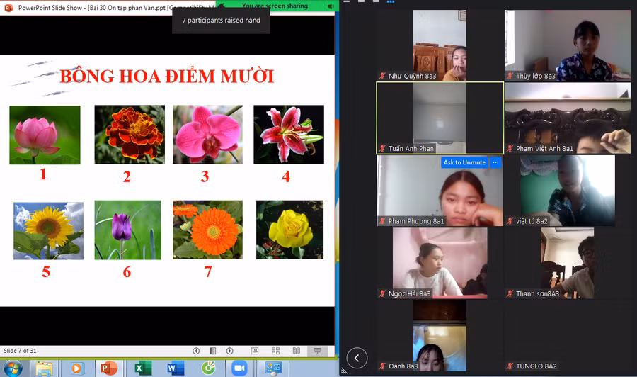 Một số trường học vùng thuận tiện đã bước đầu triển khai thí điểm dạy học trực tuyến.
