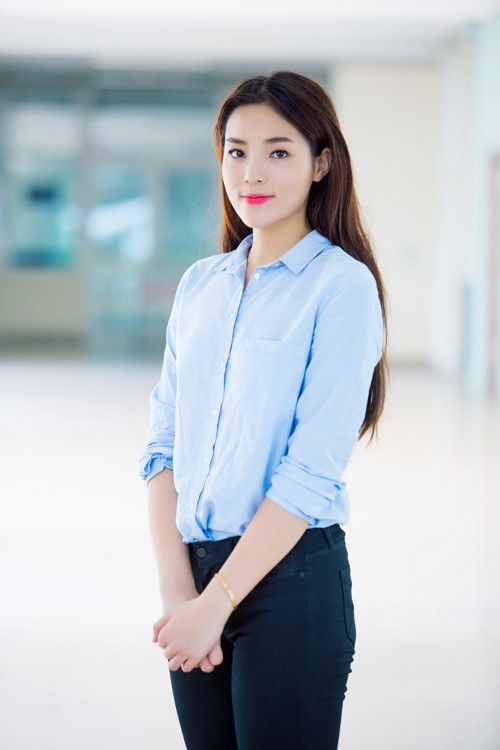 Mẹ con Kỳ Duyên giản dị đi từ thiện ảnh 3 ky-duyen3.jpg