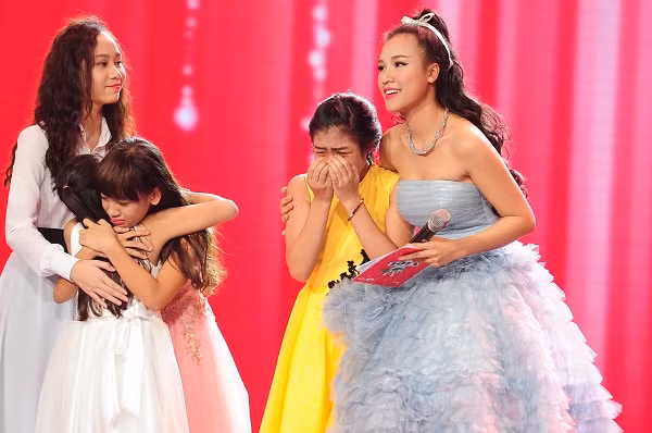 Thí sinh nhí khóc nức nở khi biết mình bị loại