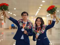 Vương Hà Chi và Vũ Nhật Long.