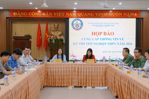 Tỉnh Quảng Ngãi tổ chức họp báo thông tin về Kỳ thi tốt nghiệp THPT năm 2026 trên địa bàn. Ảnh: TTĐT tỉnh Quảng Ngãi