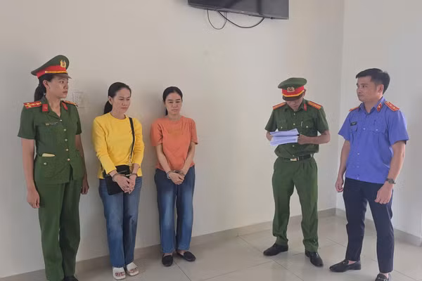 Cơ quan Công an thi hành lệnh bắt bị can để tạm giam đối với Phùng Thị Minh Sen và Ngô Thùy Linh.