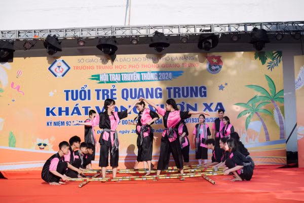 Học sinh Trường THPT Quang Trung trong các chương trình ngoại khóa của trường.