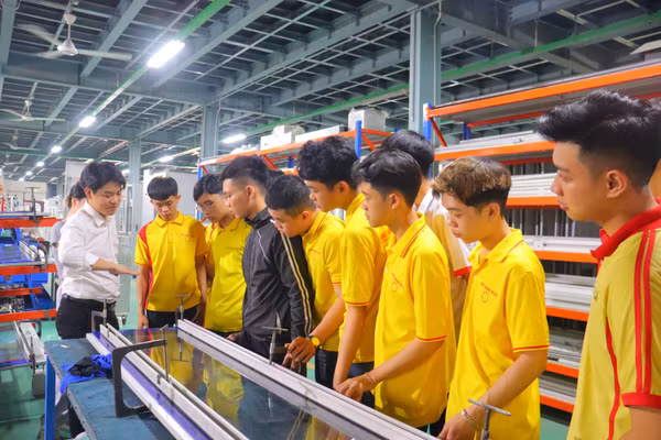 Sinh viên Trường Cao đẳng Đại Việt Đà Nẵng trong giờ thực hành. 