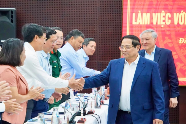 Thủ tướng Chính phủ làm việc với Ban Thường vụ Thành ủy Đà Nẵng. Ảnh: Cổng TTĐT Đà Nẵng