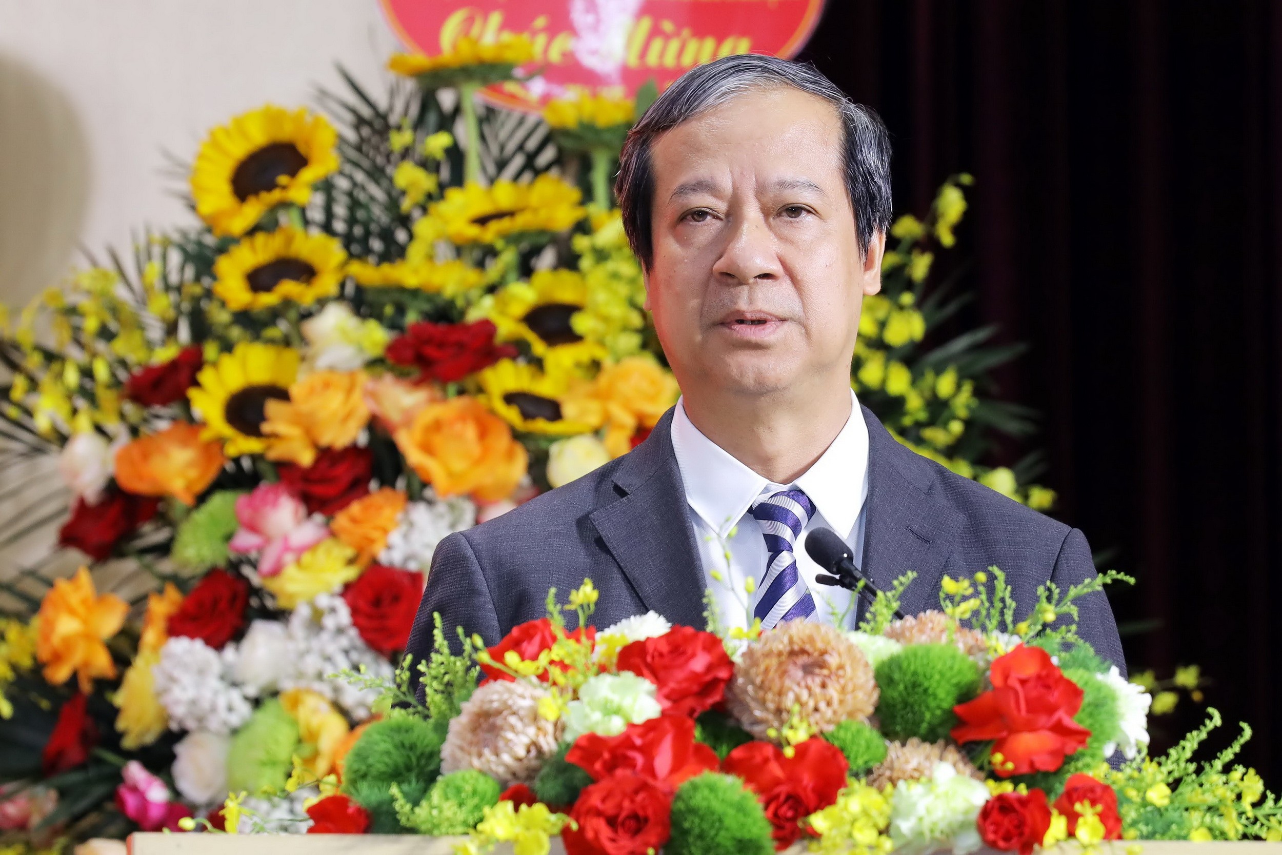 Bộ trưởng Bộ GD&ĐT Nguyễn Kim Sơn phát biểu bế mạc Hội thảo. img-0070.jpg