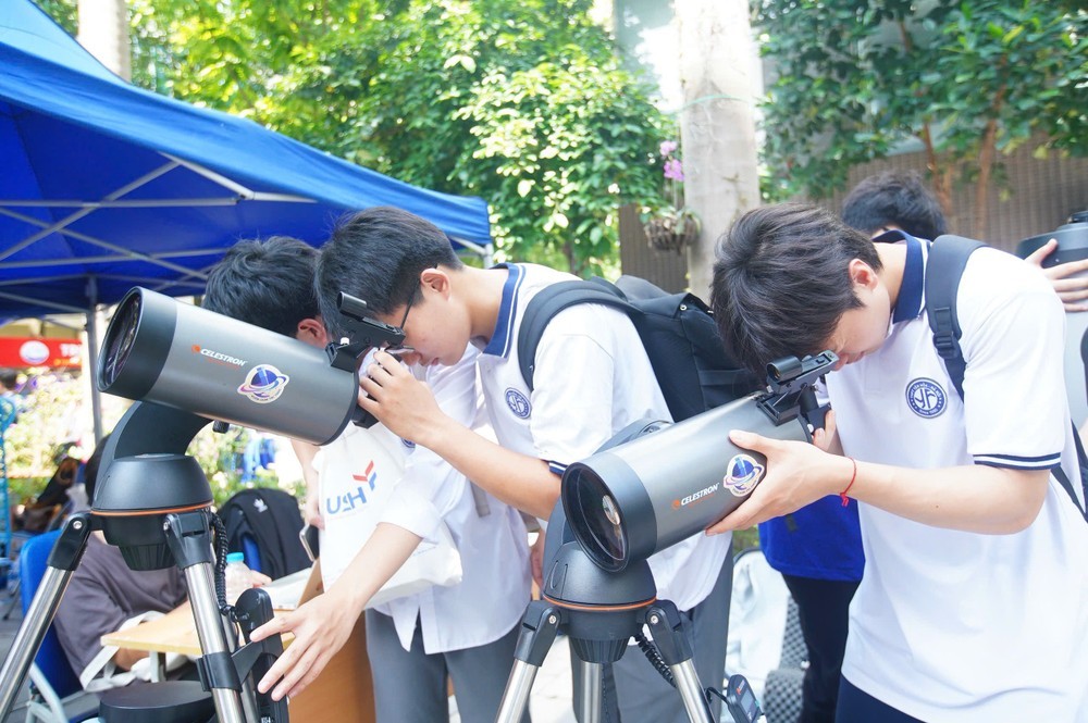 Đảng và Nhà nước xác định, giáo dục - đào tạo cùng với khoa học công nghệ là quốc sách hàng đầu. vimachjpg1.jpg
