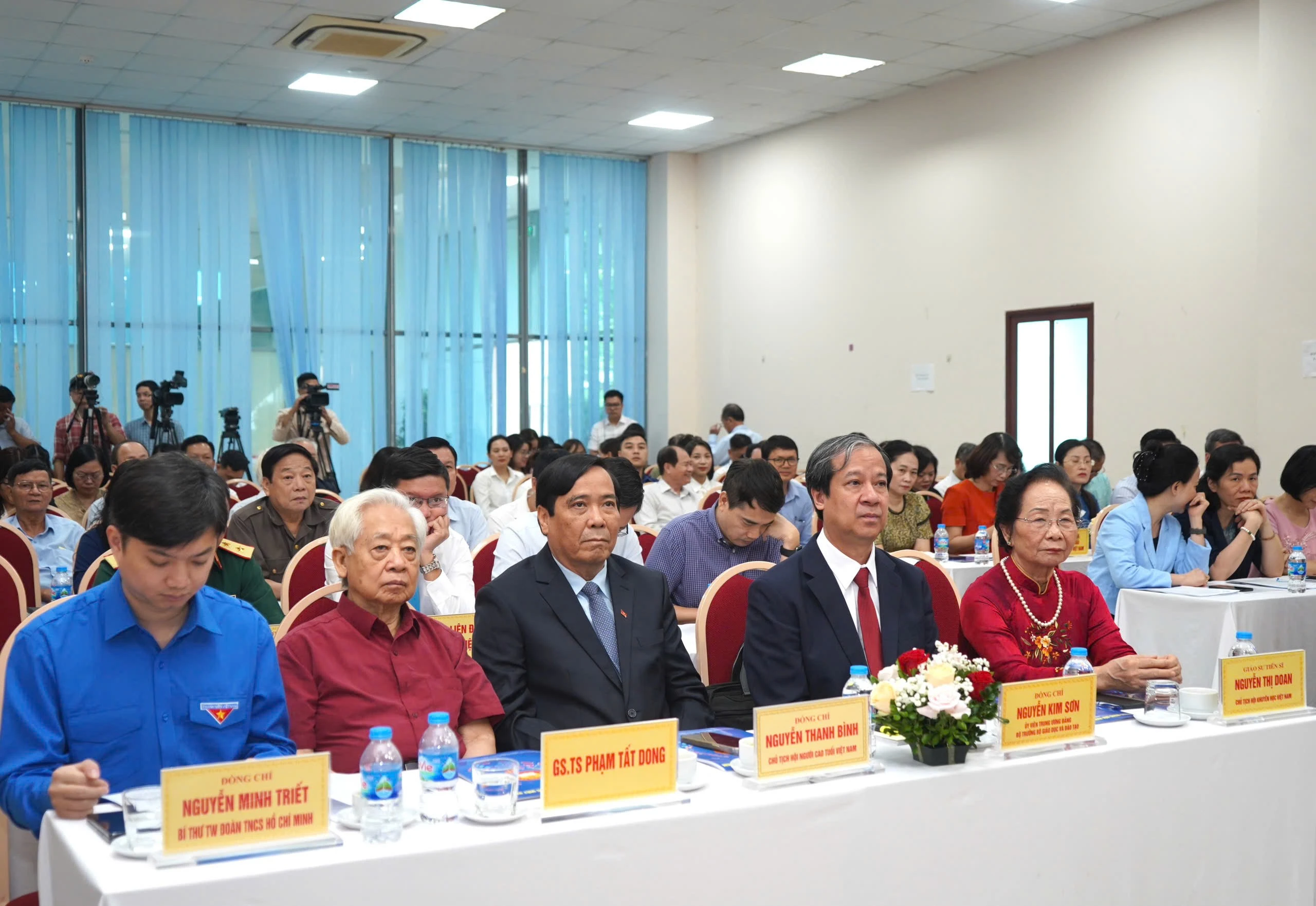 ngay khuyen hoc2.jpg