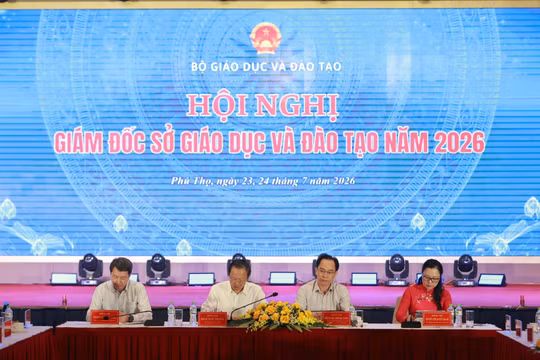 Lãnh đạo Bộ GD&ĐT chủ trì hội nghị.