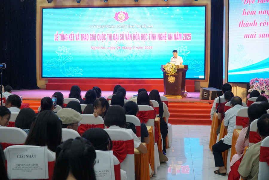 Các đại biểu, giáo viên, học sinh tham dự lễ tổng kết và trao giải cuộc thi Đại sứ Văn hóa đọc tỉnh Nghệ An năm 2025. Ảnh: Hồ Lài sn102221.jpg