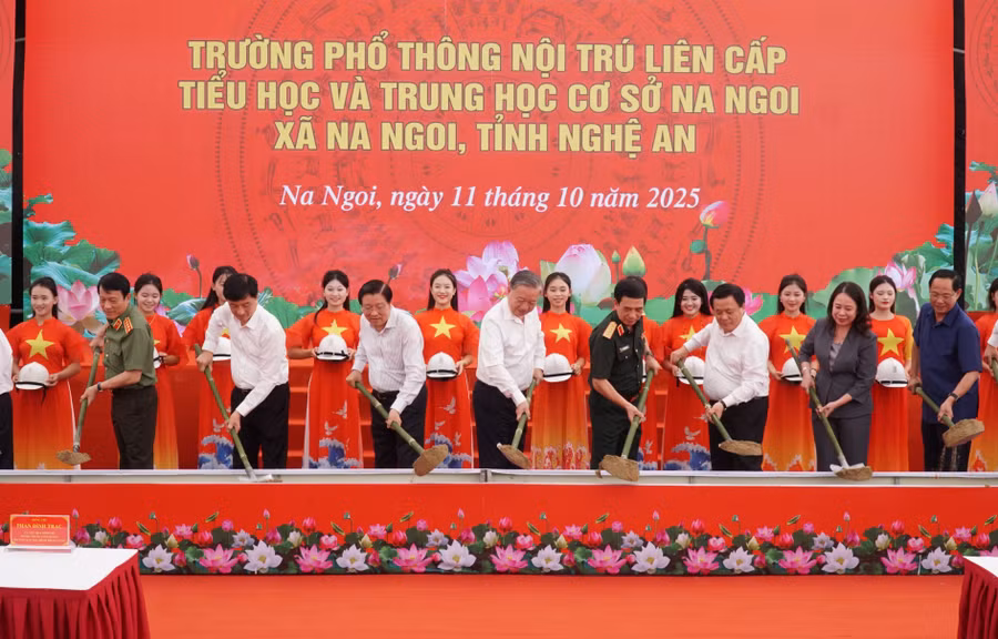 Tổng Bí thư Tô Lâm đã dự lễ khởi công xây dựng Trường Phổ thông nội trú liên cấp Tiểu học và THCS Na Ngoi, xã Na Ngoi, Nghệ An. Ảnh: Hồ Lài