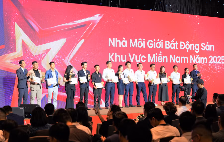 Batdongsan.com.vn tổ chức Giải thưởng Nhà môi giới Bất động sản Việt Nam.