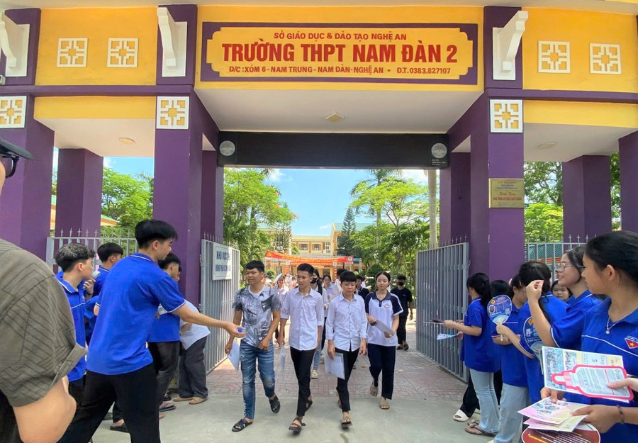 Thí sinh dự thi vào Trường THPT Nam Đàn 2, tỉnh Nghệ An năm học 2025-2026. Ảnh: ĐTCC