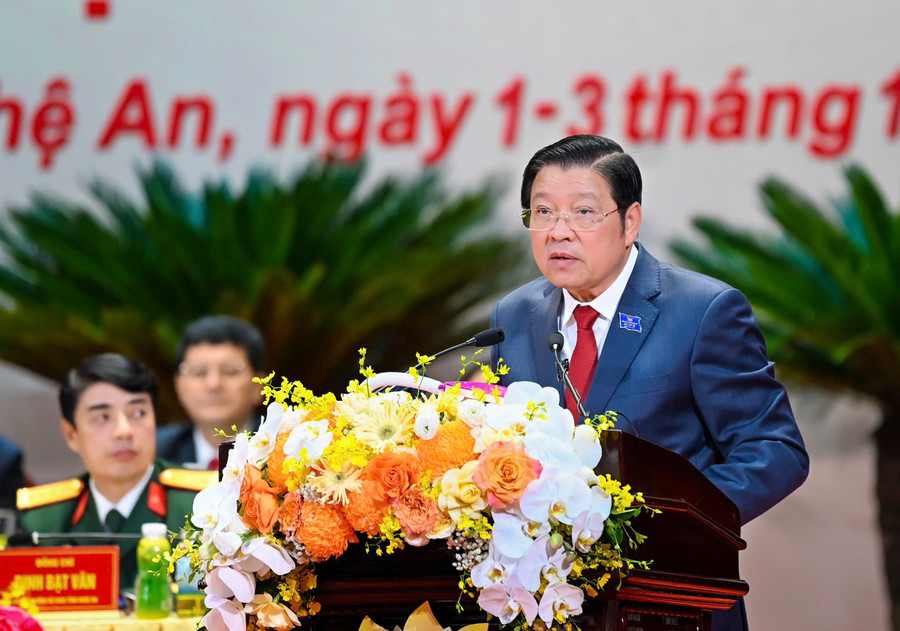 Ông Phan Đình Trạc, Ủy viên Bộ Chính trị, Bí thư Trung ương Đảng, Trưởng Ban Nội chính Trung ương phát biểu chỉ đạo tại Đại hội. dai-hoi-dang-tinh-nghe-an-4.jpg