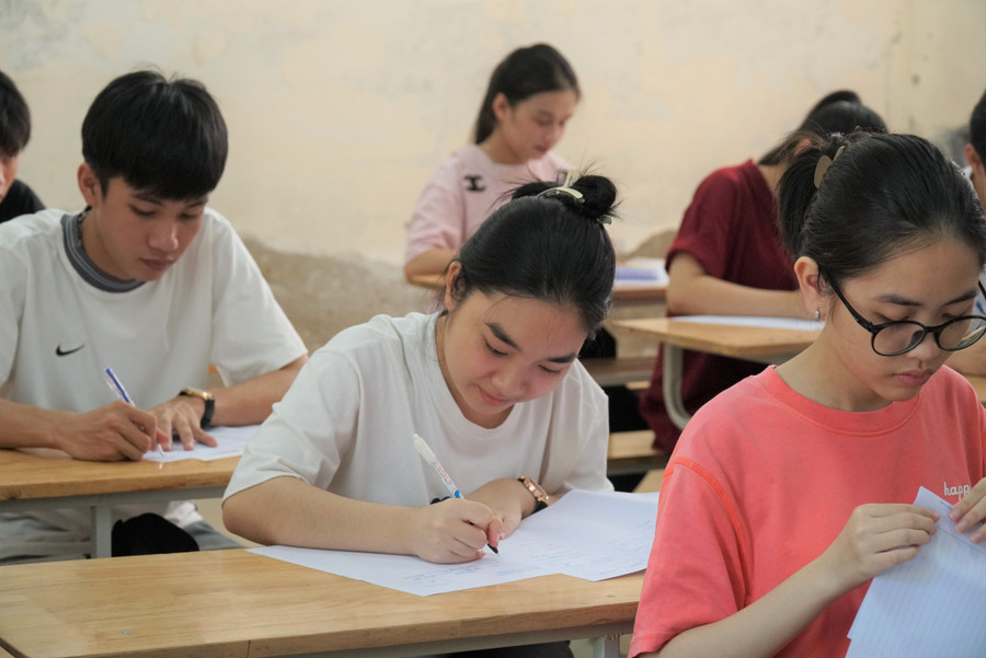 Theo đánh giá của giáo viên, đề văn giúp học sinh thể hiện năng lực và cá tính sáng tạo. Ảnh: Hồ Lài sn100006.jpg